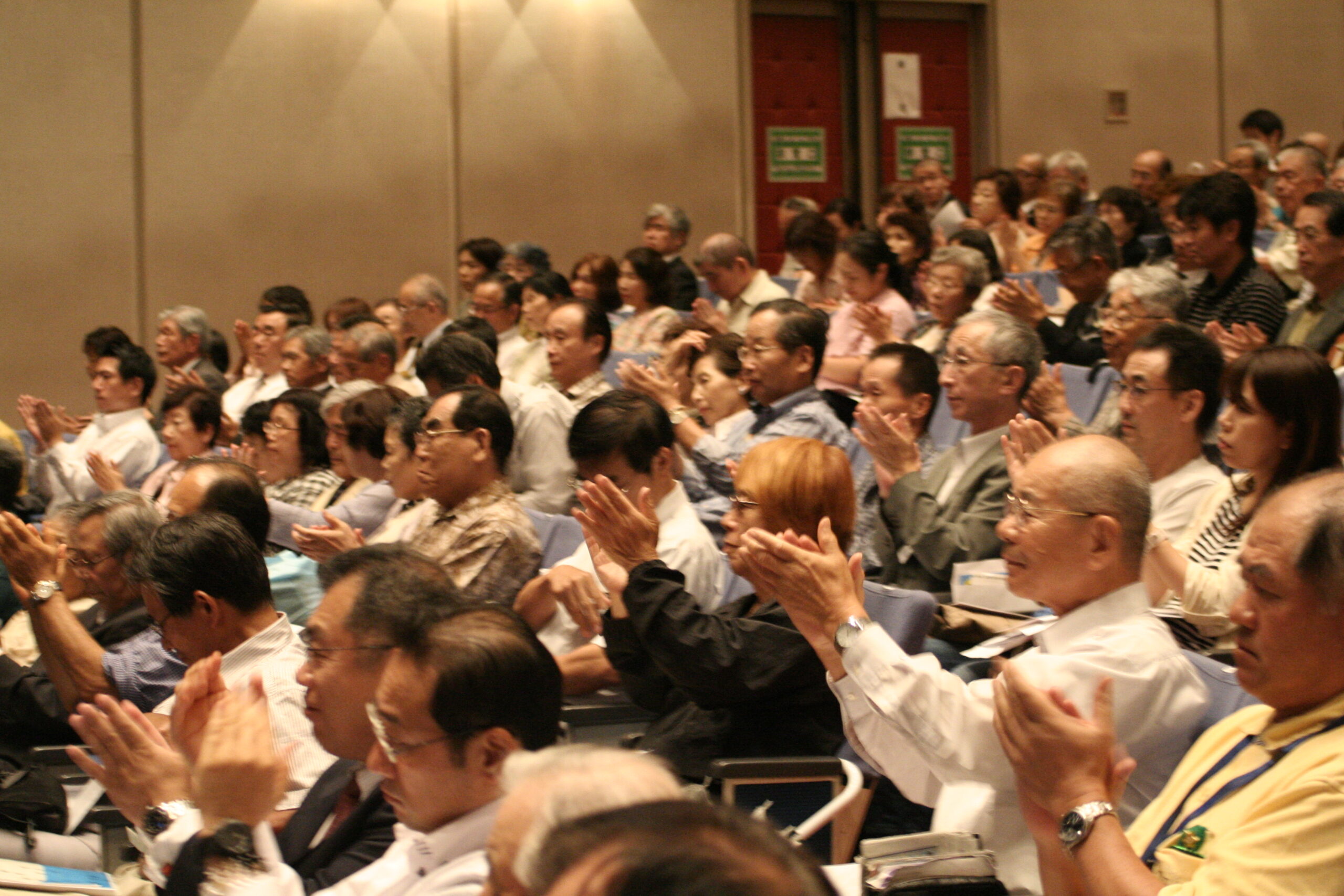 ■嵐と雨の中、日本会議近畿ブロック大会に８００名が結集！［その２］