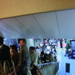 開場前から多くの参加者が並ぶ