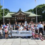 拝殿前で記念撮影